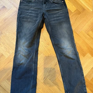 Lågmidjade jean  - Väldigt fina och låg jeans 