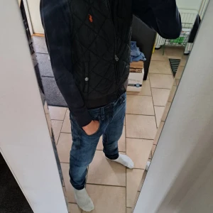 Ralph lauren väst  - Säljer denna riktigt feta Ralph lauren västen storlek xs  , inga defekter skick 10/10 ,         nypris 2000 , pris kan diskuteras 