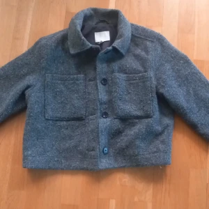 Grå jacka - Grå jacka