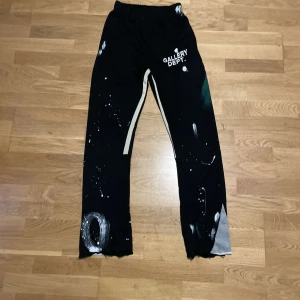 Gallrey dept byxor - Svarta gallret dept byxor storlek S ny sick