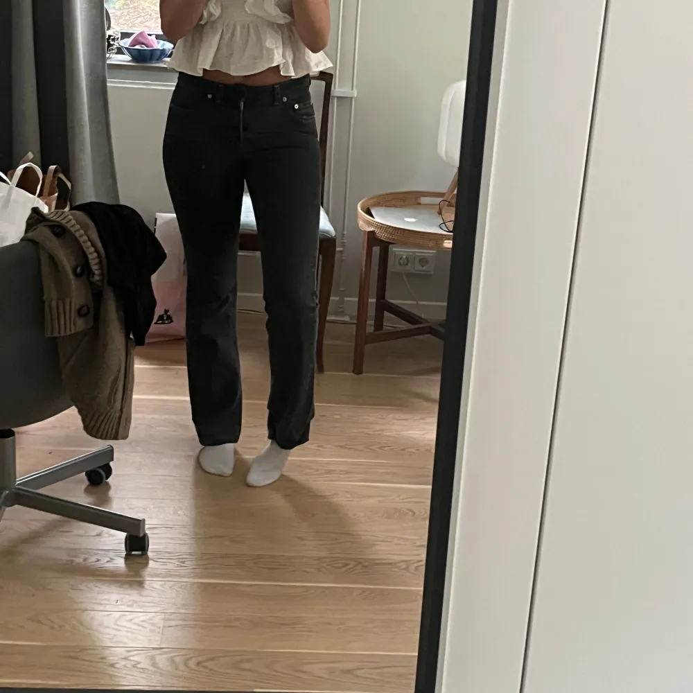 Mörk gråa Filippa K jeans. Passar på mig som är 1,72. Jeans & Byxor.