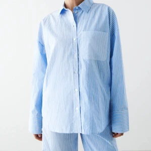 Pyjamas set  - sitter som en M/L📧🌊🙌🏻✊🏻❤️🙏🏻