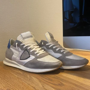 Philippe modell trpx  - Riktigt snygga och bekväma Philppe  modells, säljes då dom inte kommer till användning längre🙌🏻