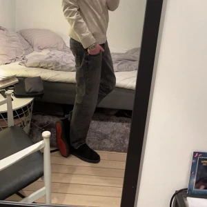 Mörk grå jeans - Regular fit denim jeans 