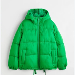 Hm jacka  - Säljer denna populära jackan från hm! Endast använd få gånger, som ny💕 säljer då den ej kommer till användning. Pris kan diskuteras