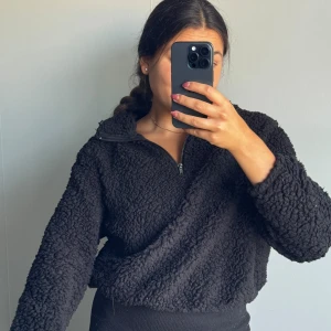 Mjuk tröja  - Säljer denna mjuka långärmade från H&M i storlek XS, använd ett fåtal gånger bara. 