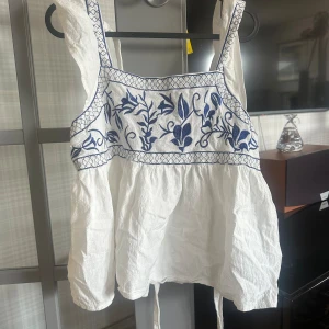 Topp med mönster  - Säljer då den inte kommer till andvändning