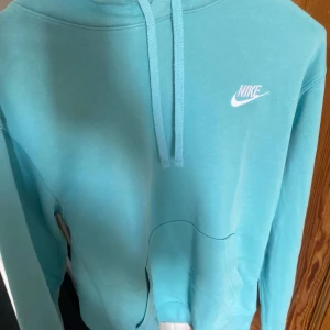 Nike hoodie turkos - Skick 10/10 Nypris 500kr 