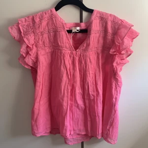 Blus - Säljer min jätte fina Gina Tricot blus i storlek 170