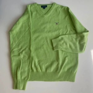 Gant V-neck  - Storlek XXL - 13-14y 158/165 Passar S (vuxen) Sparsamt använd 
