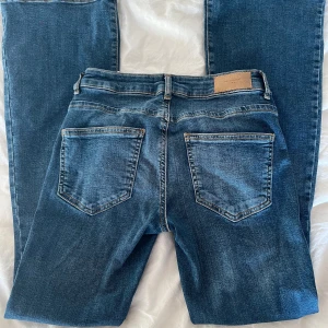 Lågmidjade jeans  - Lågmidjade jeans från vero moda 