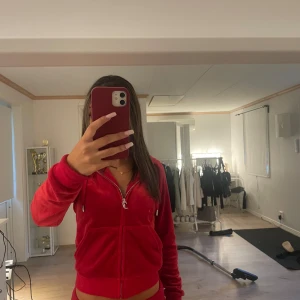 Juicy sett - Fattas en silvrig sak på ena bandet vid byxorna så jah sänker priset annars är de i jätte bra skick Skriv till mig privat för fler bilder ❤️