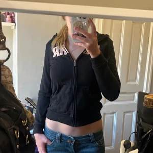 Puma hoodie - Jätte fin hoodie men ganska använd 