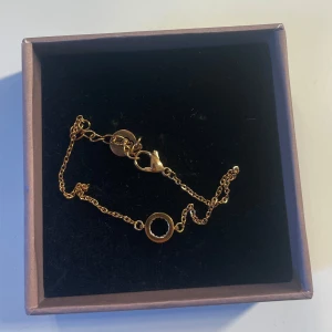 Edblad armband  - Säljer nu detta jättefina armband ifrån Edblad i färgen roséguld🩷 nyskick då jag föredrar silver!