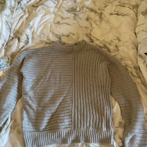 Grå stickad tröja  - Bra skick, fint & skönt material