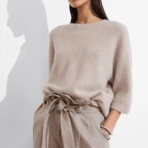 Stickad tröja - Säljer den populära tröjan från &Otherstories, som inte längre kommer till användning! Den är i superfint skick och sparsamt använd. Nypris 790kr💕