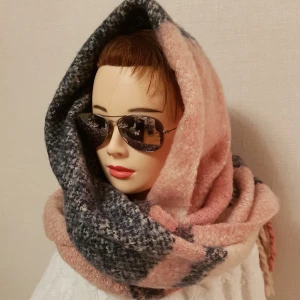 Varm Rosa grå halsduk från Bikbok - Varm Rosa grå halsduk från Bikbok