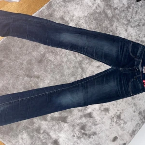 Met jeans - Sjukt feta met jeans Nyttpris: 600 Mitt pris: 150