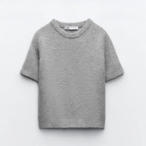 Stickad t-shirt - En stickad t-shirt från zara, storlek M men passar S också