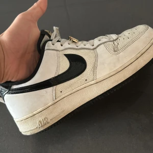 Nike air force 1  - Hej säljer 6 månaders skor är knappt använda senaste 3 månderna pågrund av köpt ett par 270. 