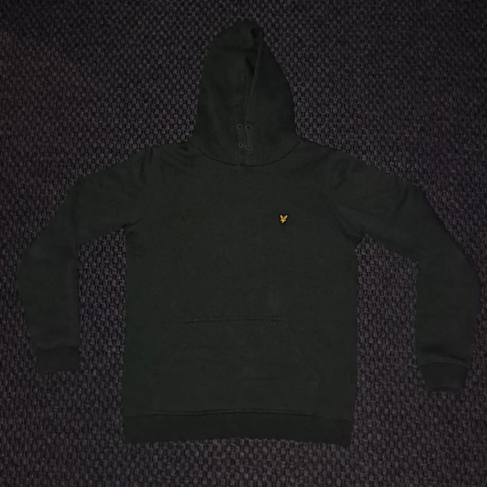 Riktigt snygg Lyle & Scott hoodie i mycket bra skick  |  Storlek 170/14-15 år  |  Nypris: 649 kr. Hoodies.