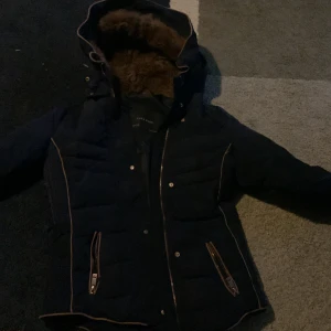 Zara jacka - Storlek s knappt använd. Perfekt för vintern