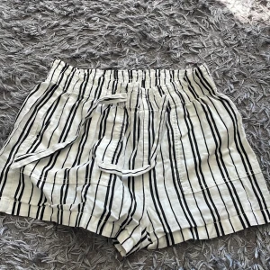 Shorts från Hm - Shorts från hm i bra skick. Storlek 164 men passar xs och s