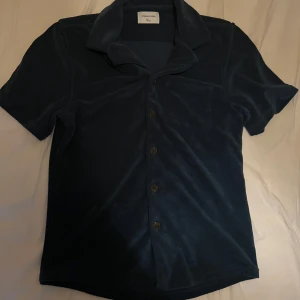 Pike  - En skön piké i frotté 🫡 Storlek 14år 