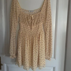 Nakd klänning - Jättefin sommarklänning från nakd, endast använd få gånger🫶🏼