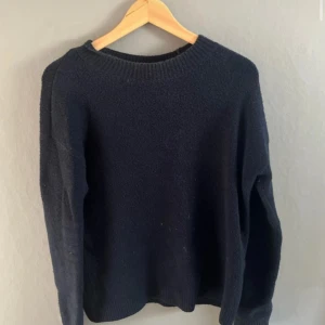 Other stories tröja💘 - Stickad other stories tröja, inga tecken på andvänning 💘skriv privat för fler bilder 