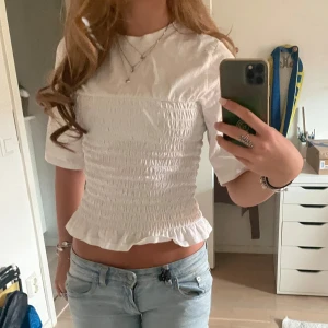 H&m topp - Trendig hm topp i storlek S, men passar XS också. Pris kan diskuteras 💞💞