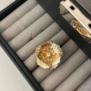 Guld Blom ring - Guld Blom ring.