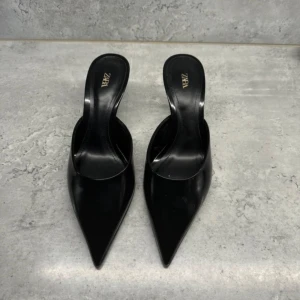 Zara klackar - Jätte fina klackar från zara sin jag inte fått användning av, oanvända!