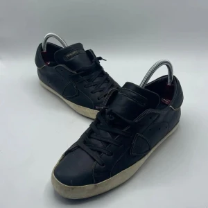 PHILIPPE MODEL PSRX - Ett par philippe model psrx i storlek 40, skick 7,5 och pris kan diskuteras 