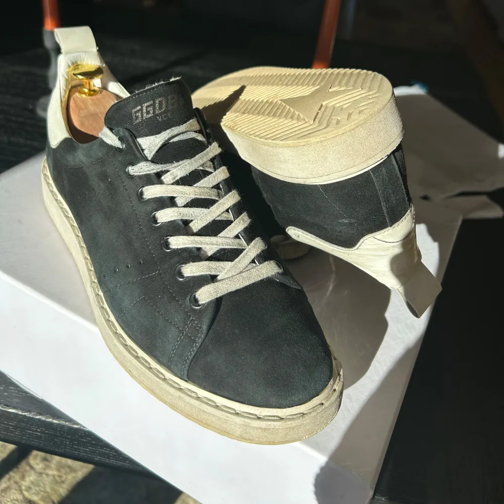 Golden Goose skor i bra skick både Box och Dustbag finns, Storlek 42. Hör av dig vid frågor och fler bilder.. Skor.