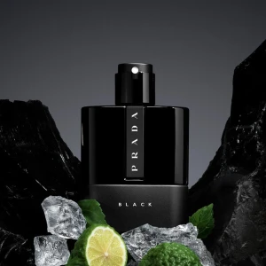 Prada luna rossa black - Jag har sprayat typ 15 gånger med den så den är typ full. Lådan har lite repor.