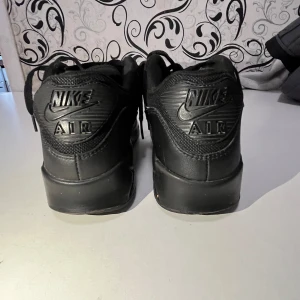 Air max 90s - Air max 90s den är ganska dyr färg/svart