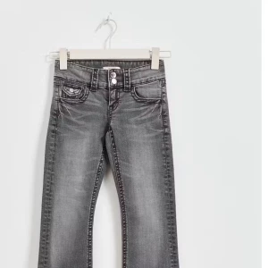 Ginayoung Jeans - Dem med dem vanliga fickorna där bak! Storlek 170, passar S skulle jag säga! Använda ca fem gånger i tvättade en gång! 