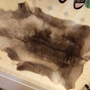 Äkta renpäls - Ny äkta renpäls matta  Nypris 2000  Sälher för 500