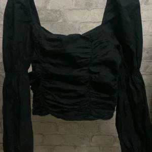 Svart topp  - Aldrig använt.