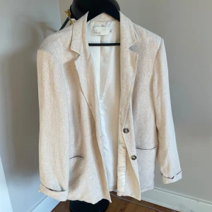 Kavaj - Linnekavaj i fint skick, använda ytterst sällan.