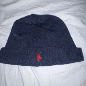 Ralph Lauren Mössa Onesize - Ralph Lauren  Mössa Onesize Nyskick!  Pris kan diskuteras vid snabb affär! Nypris 1000kr