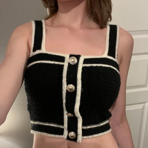 Stickat linne - Mjuk tröja elegant svart vit höst vinter