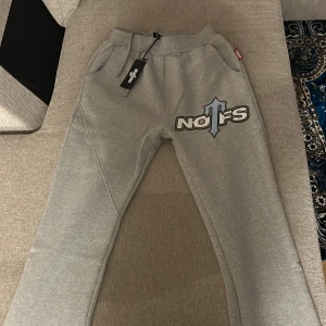 NOFS-Trapstar joggers - Trapstar-NOFS collab Flared byxor