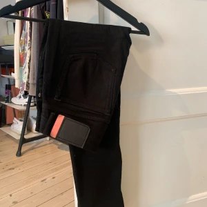 Acne Jeans - 31/30 storlek. Väldigt fint skick och har kvar sin starka svarta färg.  