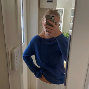 Stickad tröja - Blå jättefin stickad tröja från zara, bra skick💕