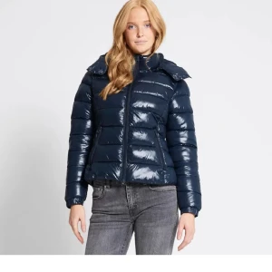 Lager 157 jacka  - Strlk M Lapp kvar Aldrig använd  Slutsåld både i butik och på hemsidan