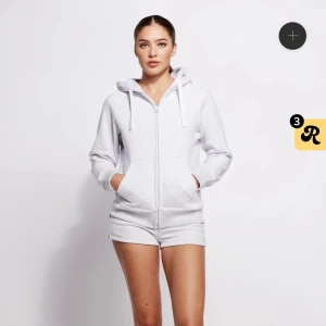 Russemerch - Säljer min gråa zip hoddie från russemerch då den inte kommer till användning, storlek Xs! Knappt använd!