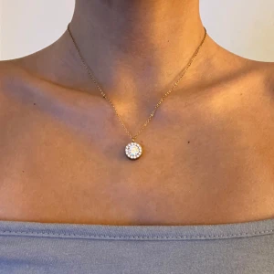 Halsband - Edblad halsband i guld💕