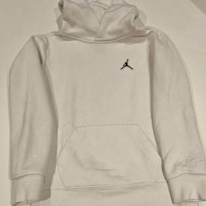 Snygg Jordan hoodie! Size M 10/11 years. Säljer åt min bror.